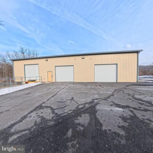82 Tunnel Rd, Pottsville, PA, 17901-3869 | Card Image
