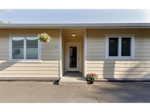 1016 Clark St, The Dalles, OR, 97058-2940 | Card Image