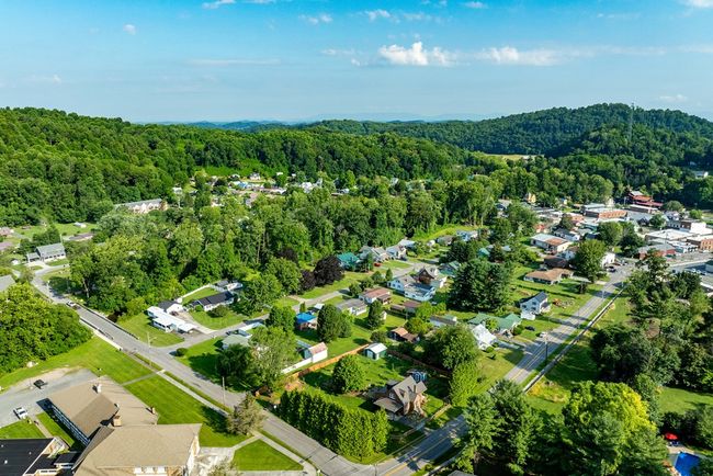 461 S Shady Ave, House other with 3 bedrooms, 3 bathrooms and null parking in Damascus VA | Image 13