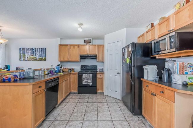 109 Hidden Creek Rise Nw, Home with 3 bedrooms, 2 bathrooms and 2 parking in Calgary AB | Image 4