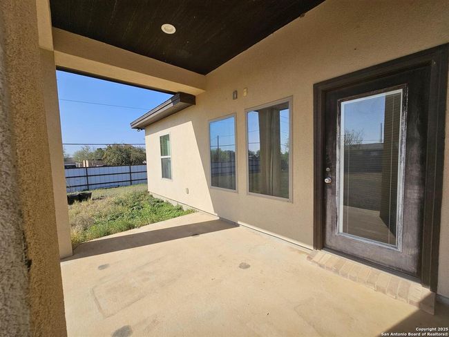 110 N Tejas Ave, House other with 3 bedrooms, 3 bathrooms and null parking in Encinal TX | Image 26