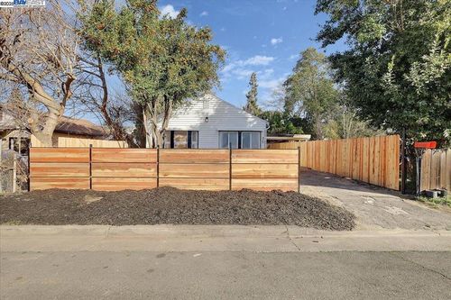 630 James St, West Sacramento, CA, 95605-2720 | Card Image