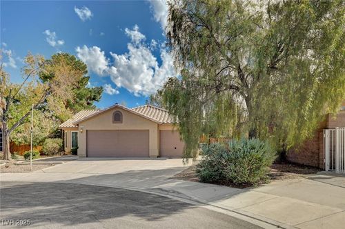 2252 Maple Shade St, Henderson, NV, 89002-3670 | Card Image