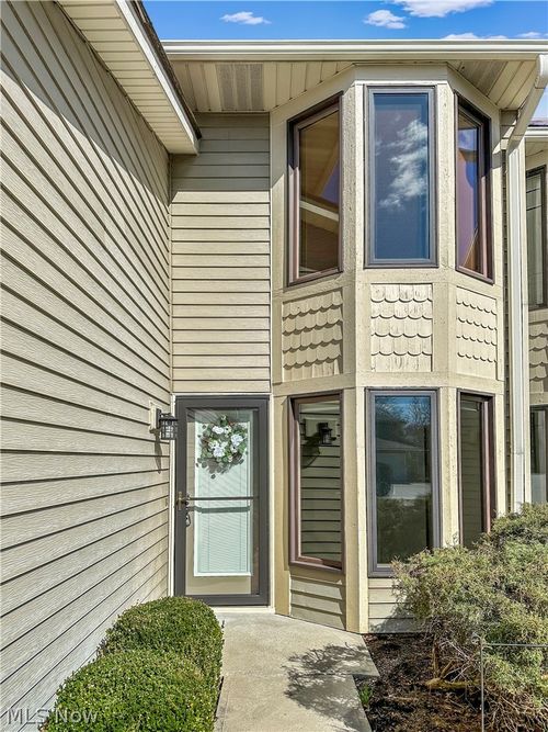 15504 Roxboro Dr, Middleburg Heights, OH, 44130-8347 | Card Image