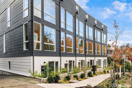 627 13th Ave E, Seattle, WA, 98102-5117 | Card Image