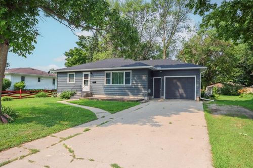 916 5th St Sw, Waseca, MN, 56093-2006 | Card Image