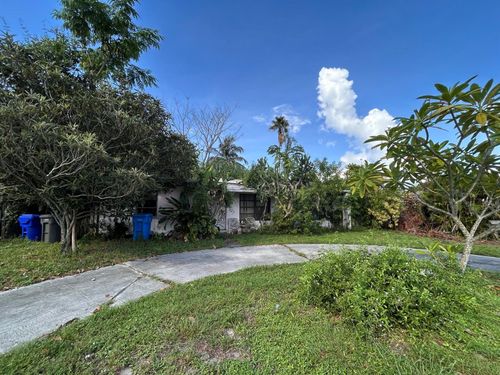 36 Thomas Road, West Park, FL, 33023 | Card Image