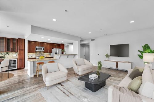 204-300 4th St, Long Beach, CA, 90802-2485 | Card Image