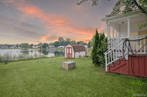 48593 Lakeview E, Shelby Township, MI, 48317-2735 | Card Image
