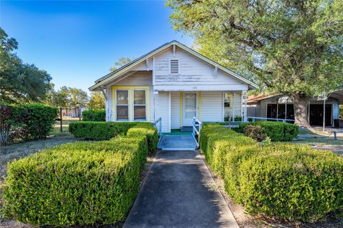 146 S Reynolds St, La Grange, TX, 78945-2936 | Card Image