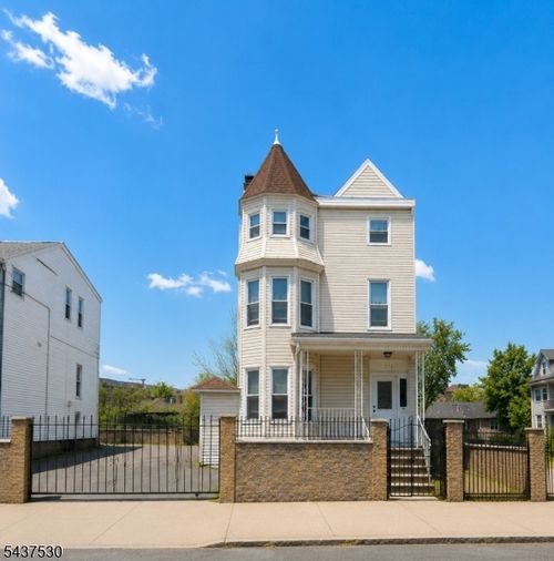 272 Parker St, Newark, NJ, 07104-1213 | Card Image