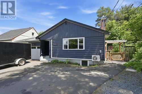 8 Gordon St, Bedford, NS, B4A2N7 | Card Image