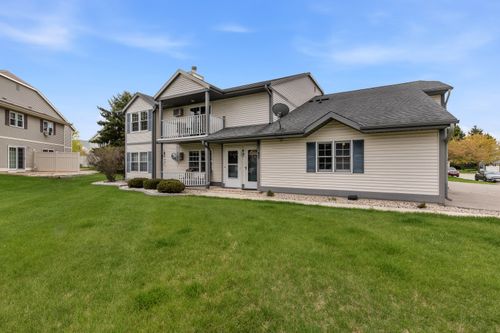 807 Worthington Ct, West Bend, WI, 53090-2167 | Card Image