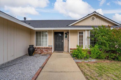 1675 Hominy Way, Redding, CA, 96003-7325 | Card Image