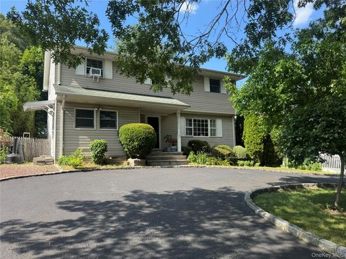 59 Bushwick Street, Huntington, NY, 11747 | Card Image