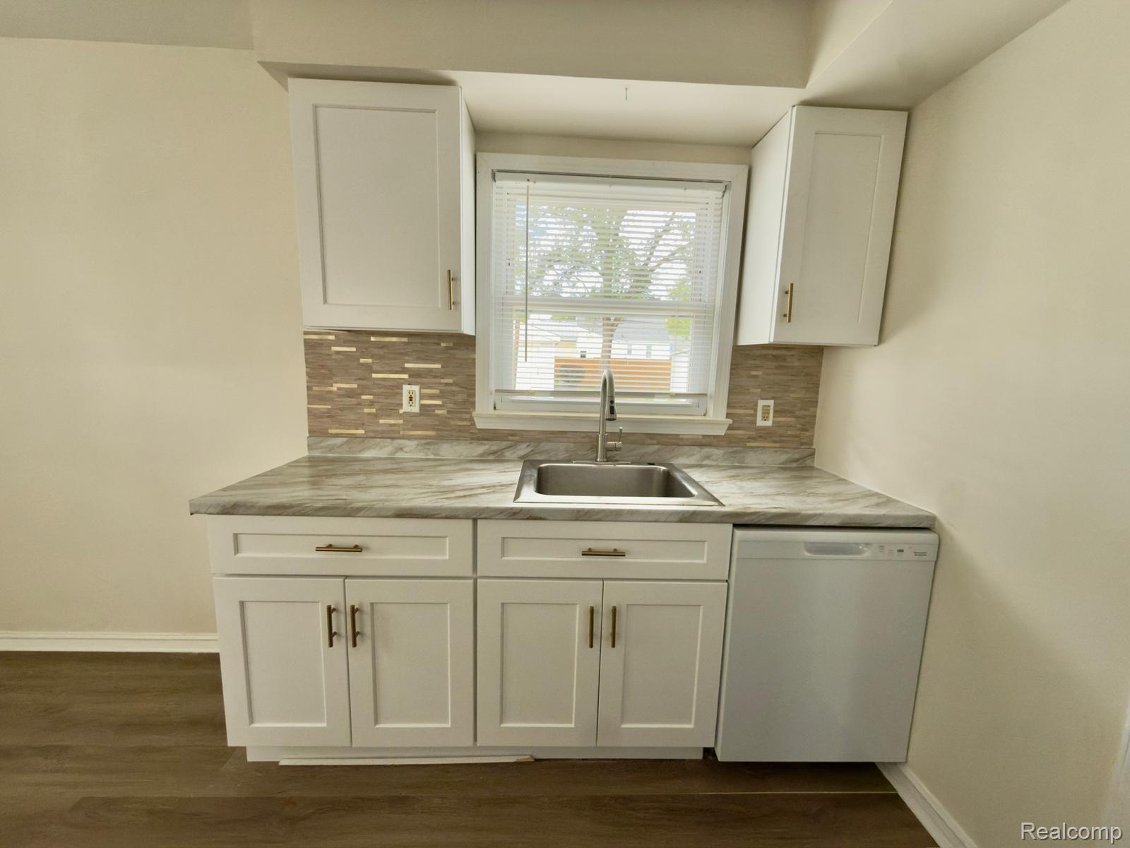 Residential Lease in Garden City 5