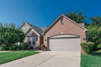 3865 Arbor Drive, Condo with 2 bedrooms, 3 bathrooms and null parking in Auburn Hills MI | Image 2