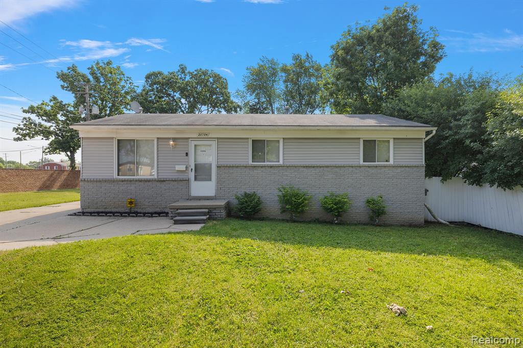 Selkirk St, Southfield, MI 48076