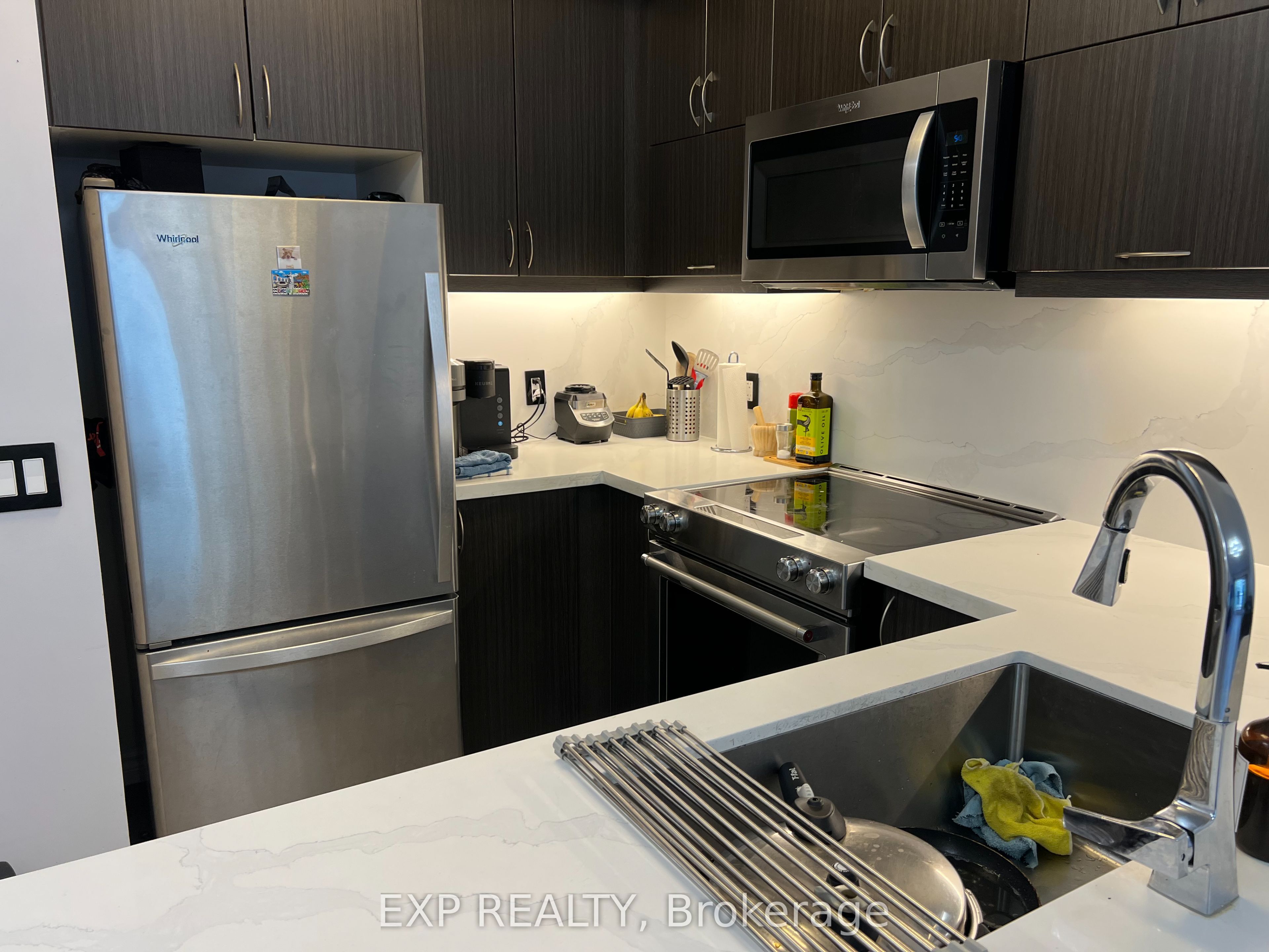 Residential in Toronto W06 4