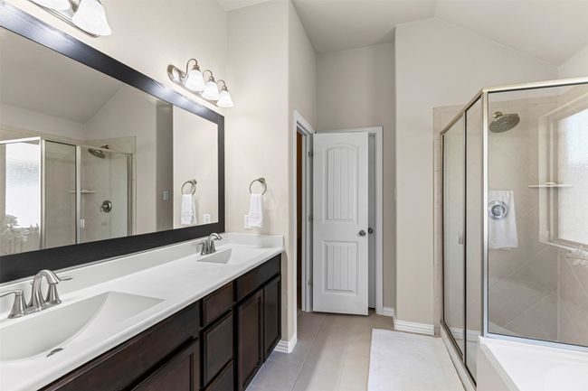 Primary bath with double vanity | Image 16