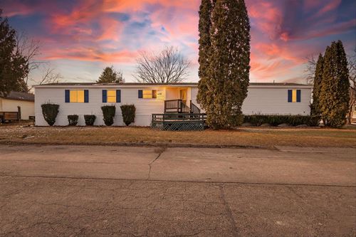 112 Falling Creek Cir, Janesville, WI, 53548-9106 | Card Image