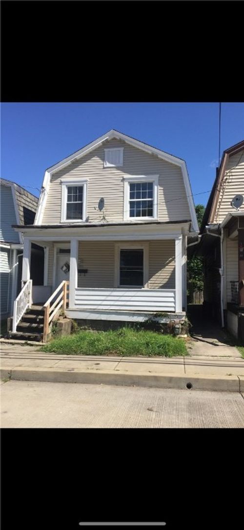 105 Locust St, New Kensington, PA, 15068-5619 | Card Image