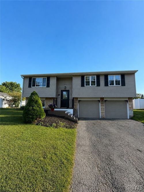 8300 Redwing Dr, Liverpool, NY, 13090-1019 | Card Image