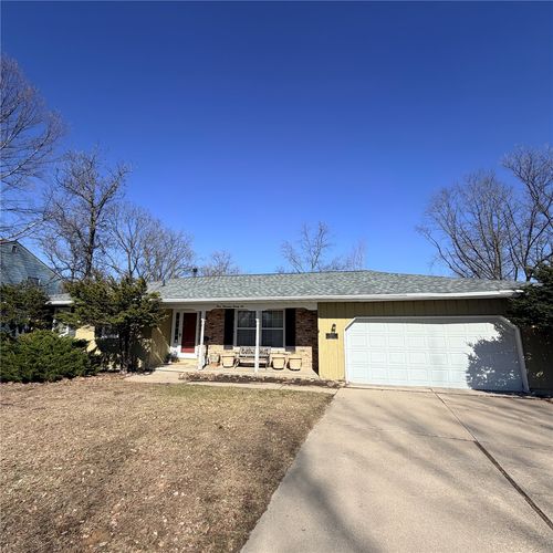 3022 Alleghany Drive Ne, Cedar Rapids, IA, 52402 | Card Image