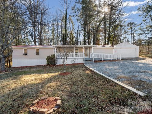 1212 Easy St, Hendersonville, NC, 28791-9001 | Card Image