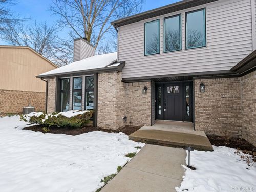 6866 Serenity Dr, Troy, MI, 48098-1748 | Card Image