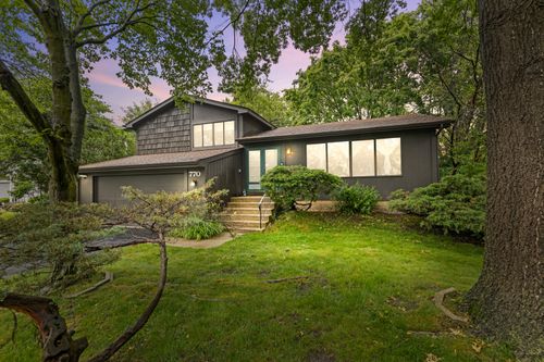770 Yosemite Trl, Roselle, IL, 60172-1261 | Card Image