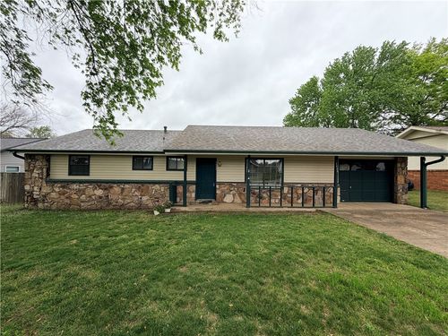 1022 Hummingbird Ln, Siloam Springs, AR, 72761-2048 | Card Image