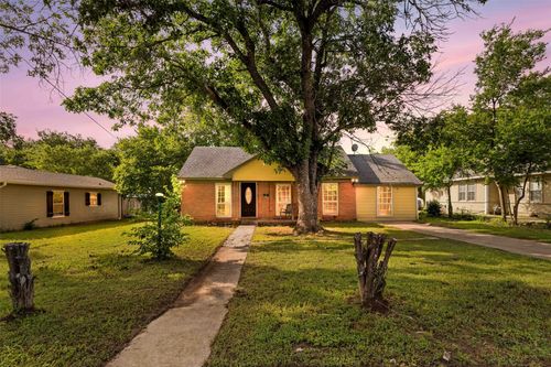 1126 W 7th St, McGregor, TX, 76657-2002 | Card Image