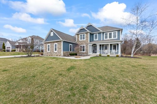 2461979 Still River Dr, PEWAUKEE, WI, 53072-8508 | Card Image