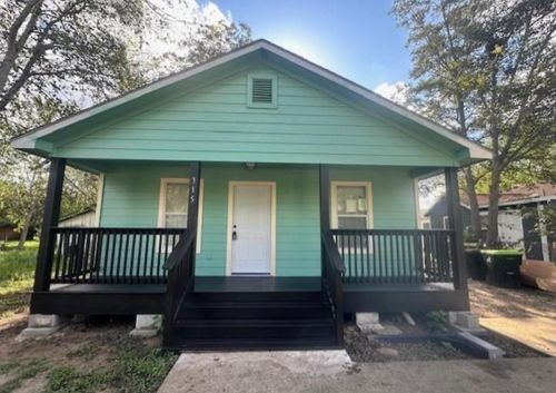 327 Lincoln St, Wharton, TX, 77488-5619 | Card Image