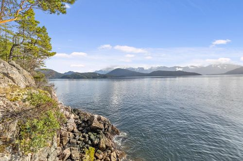 428 Bradbury Road, House other with 3 bedrooms, 1 bathrooms and 4 parking in Gambier Island BC | Card Image