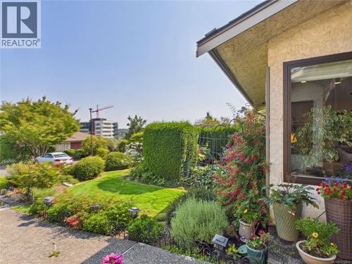 16-3968 Cedar Hill Rd, Victoria, BC, V8N3B8 | Card Image