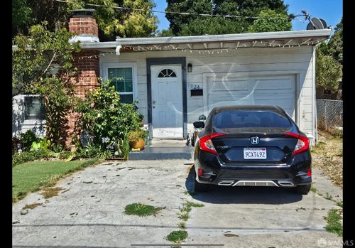 1024 Laurel Ave, East Palo Alto, CA, 94303-1422 | Card Image