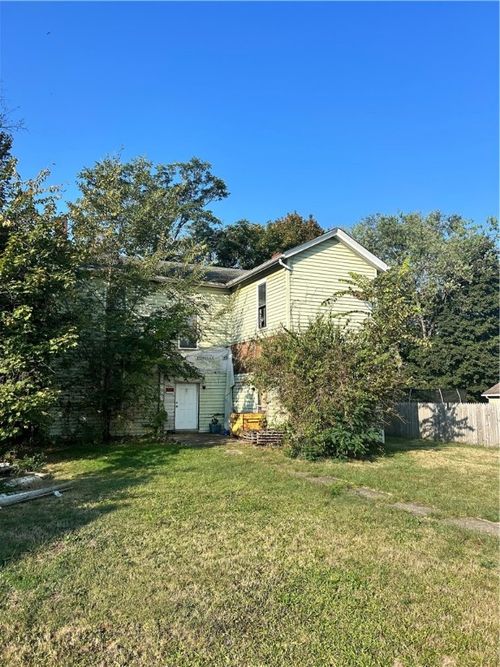 928 8th Ave, New Brighton, PA, 15066-1911 | Card Image