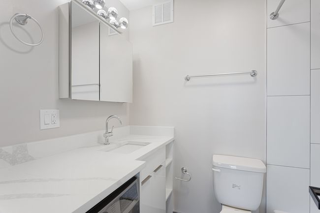 APT-6L - 6166 N Sheridan Rd, Condo with 1 bedrooms, 2 bathrooms and 4 parking in CHICAGO IL | Image 8