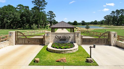 208 Rolling Oaks Dr, Hockley, TX, 77447-1110 | Card Image