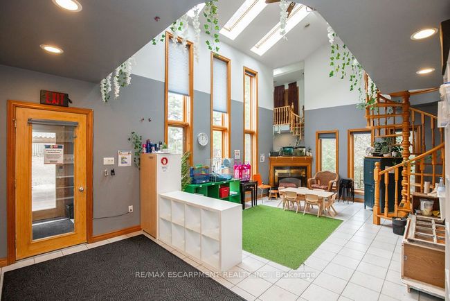 144 Wilson St E, Home with 0 bedrooms, 4 bathrooms and 24 parking in Ancaster ON | Image 10