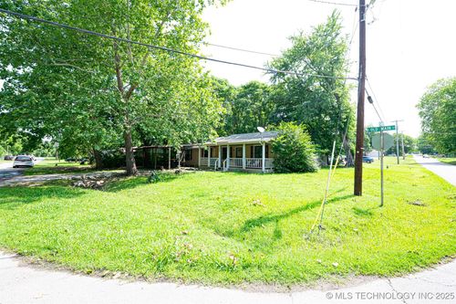 105 S Old Main St, Coweta, OK, 74429-2333 | Card Image