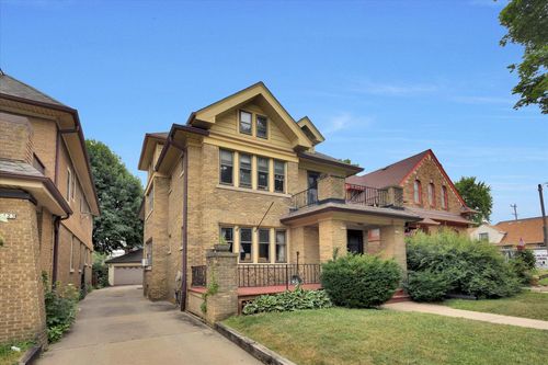 5125 W Wisconsin Ave, Milwaukee, WI, 53208-3057 | Card Image