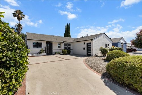 17801 Lanark St, Reseda, CA, 91335-1529 | Card Image