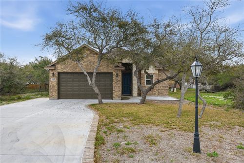 915 S 12th St, Aransas Pass, TX, 78336-3813 | Card Image