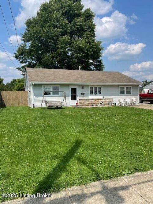 7413 Rainbow Dr, Louisville, KY, 40272-1215 | Card Image