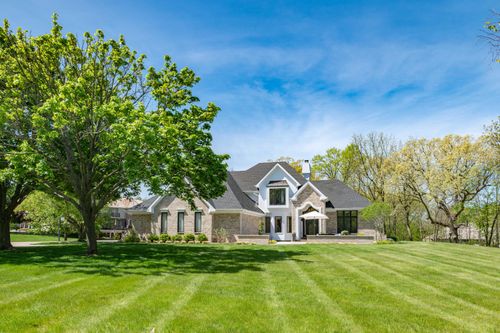 W307N2873 Fieldwood Dr, Pewaukee, WI, 53072-4288 | Card Image