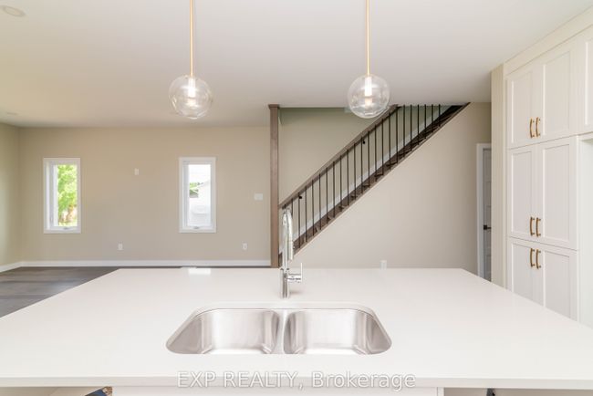291 Hazel Cres, House attached with 3 bedrooms, 3 bathrooms and 1 parking in Limoges ON | Image 8