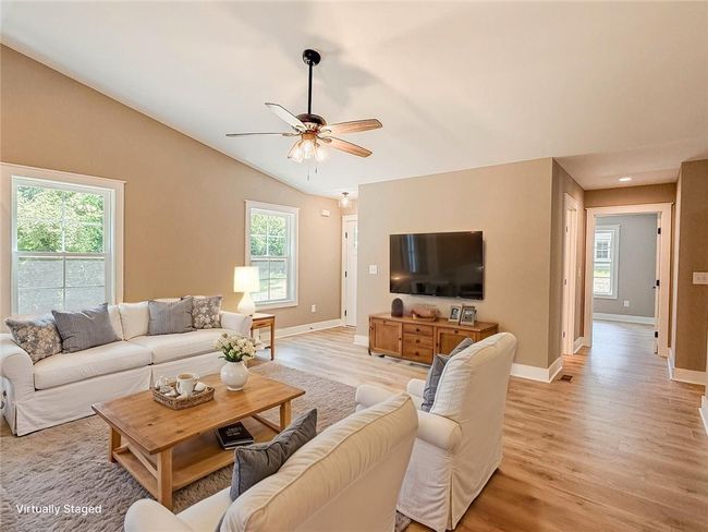 320 Code Cir, House other with 3 bedrooms, 2 bathrooms and null parking in Seneca SC | Image 7